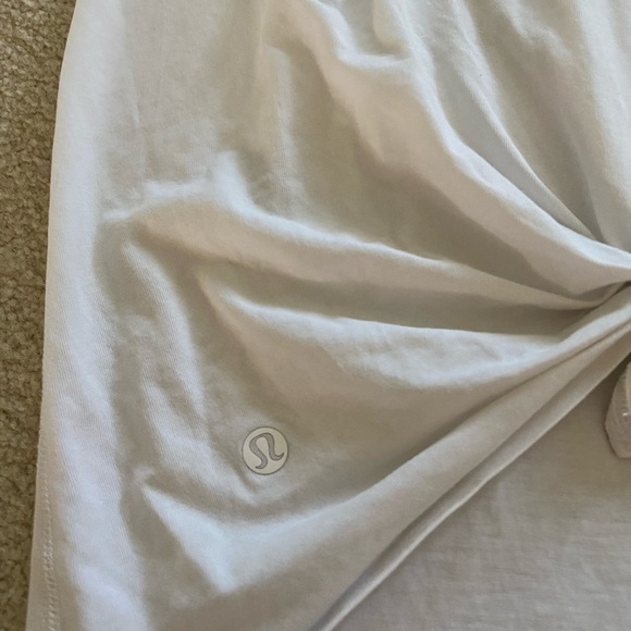 Lululemon 🍋white open back tank , gently used no size tag see pictures - Picture 3 of 5